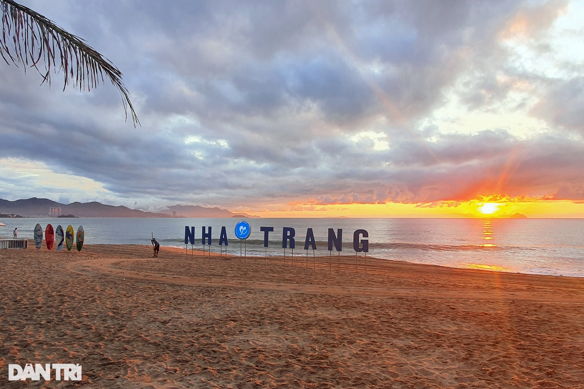 Khoảnh khắc ngắm bình minh tuyệt đẹp ở biển Nha Trang  - 6