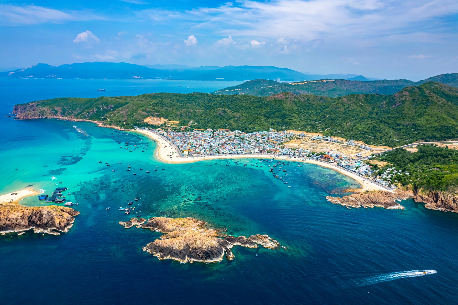 The ancient citadel under the sea of ​​Quy Nhon rises out of the water several times a month - 1