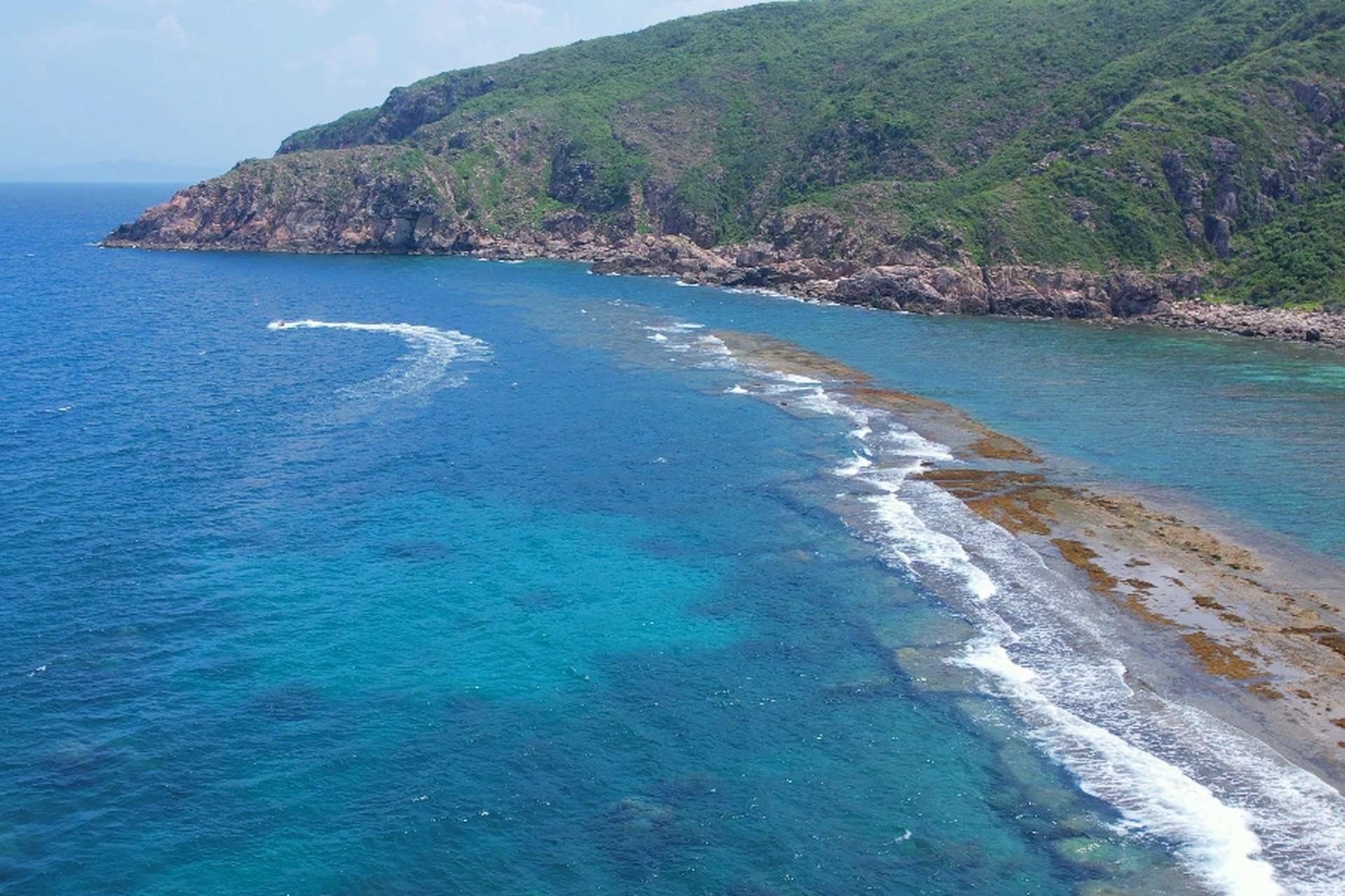 The shore of the ancient citadel under the sea of ​​Quy Nhon, rises out of the water several times a month - 4