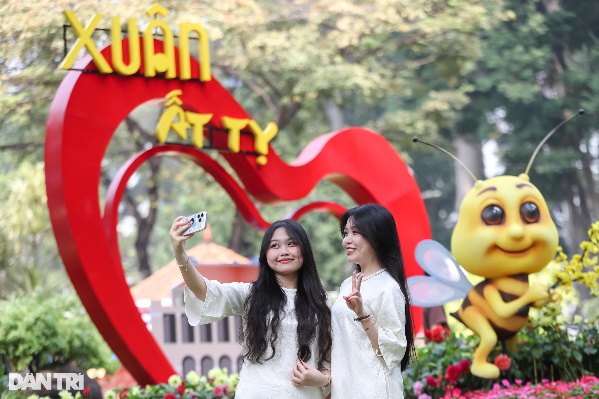 Đi hơn 40km để check-in hội hoa xuân ở TPHCM trong ngày đầu mở cửa - 4 Đi hơn 40km để check-in hội hoa xuân ở TPHCM trong ngày đầu mở cửa - 4