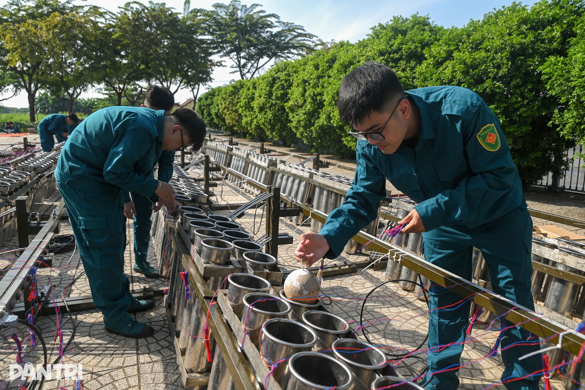 Bên trong trận địa pháo hoa tầm cao chào đón Tết Ất Tỵ 2025 ở TPHCM - 2 Bên trong trận địa pháo hoa tầm cao chào đón Tết Ất Tỵ 2025 ở TPHCM - 2