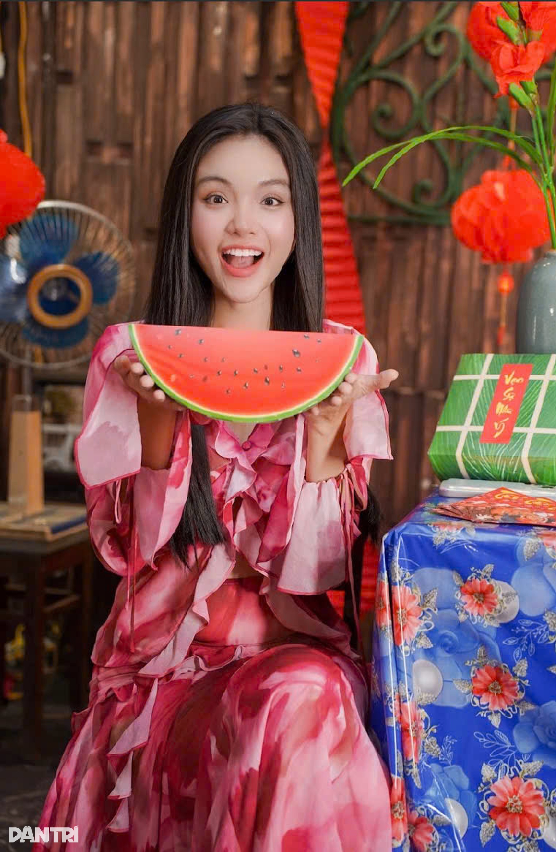 Nghệ sĩ Việt đến cà phê cổ tìm hương vị Tết xưa - 7 Nghệ sĩ Việt đến cà phê cổ tìm hương vị Tết xưa - 7