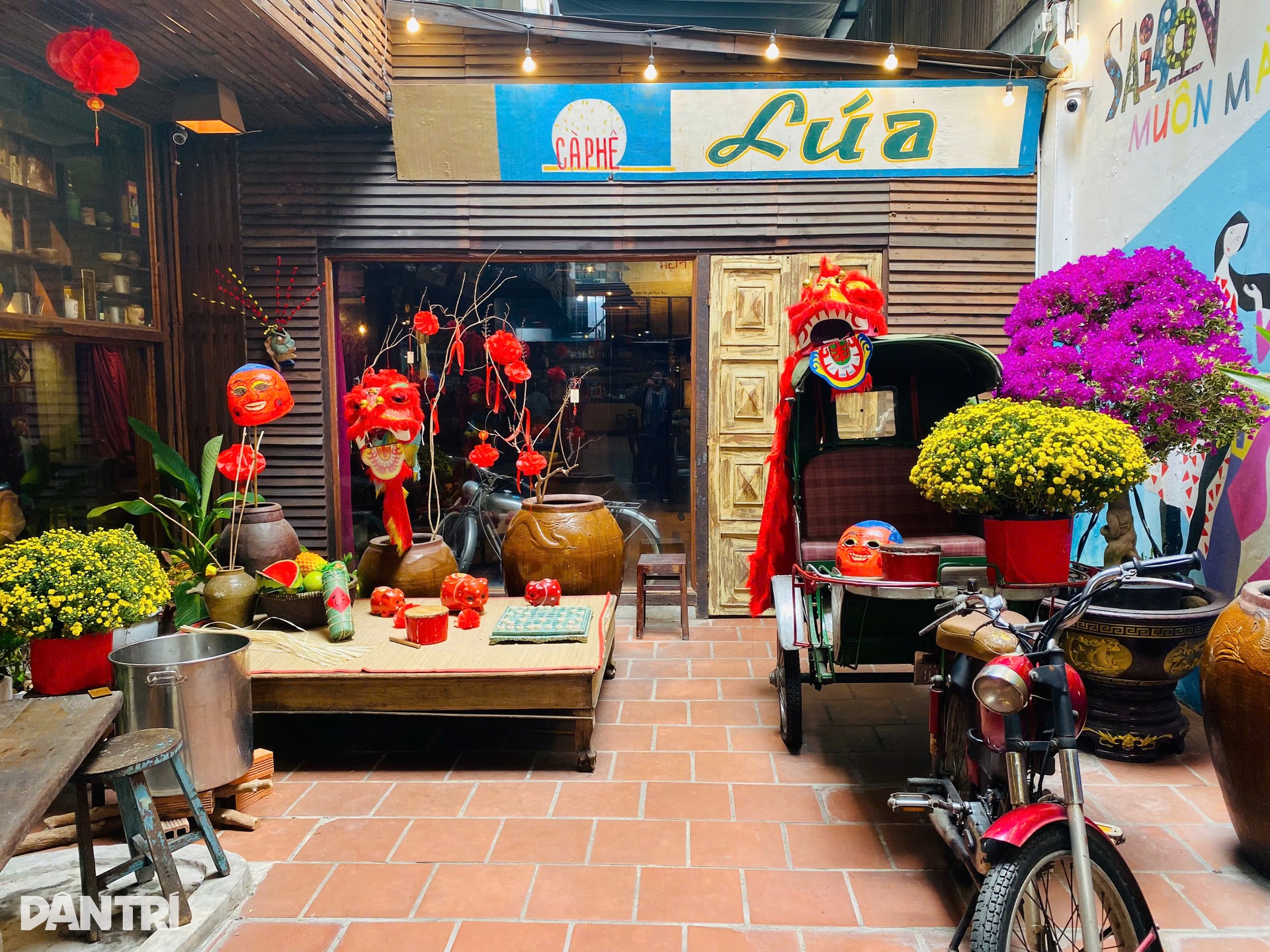 Nghệ sĩ Việt đến cà phê cổ tìm hương vị Tết xưa - 15 Nghệ sĩ Việt đến cà phê cổ tìm hương vị Tết xưa - 15