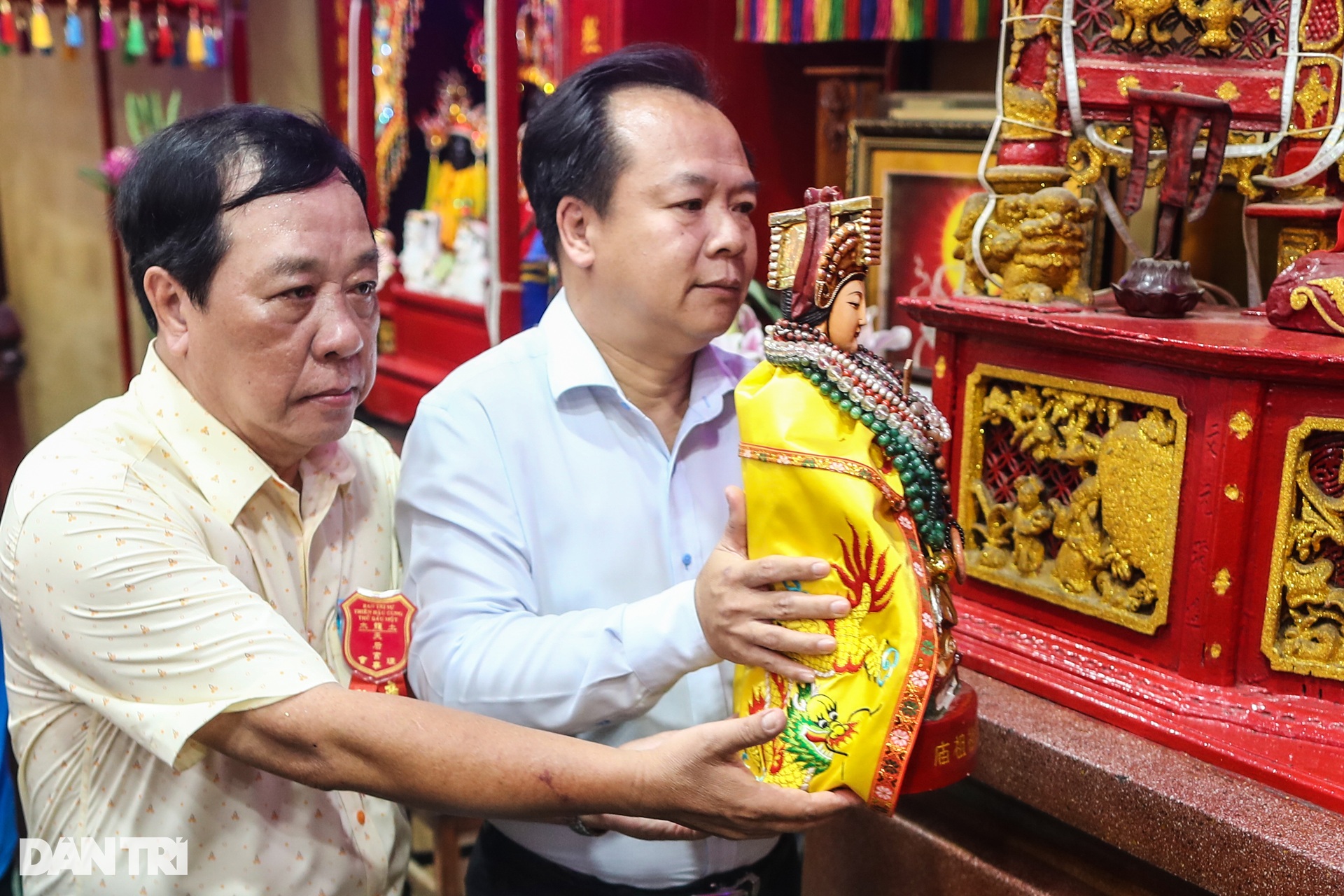 Hàng nghìn người tham dự lễ hội chùa Bà Bình Dương - 15 Hàng nghìn người tham dự lễ hội chùa Bà Bình Dương - 15