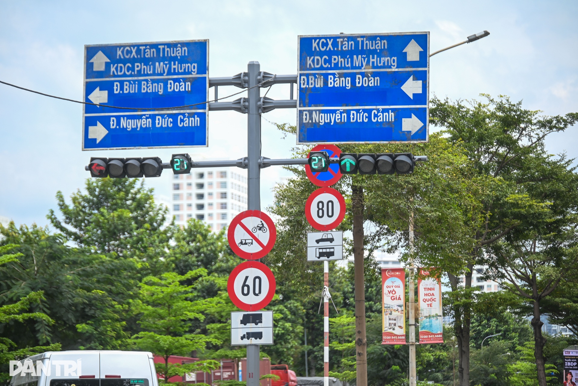 Ma trận biển báo giao thông đánh đố tài xế ở TPHCM - 4 Ma trận biển báo giao thông đánh đố tài xế ở TPHCM - 4