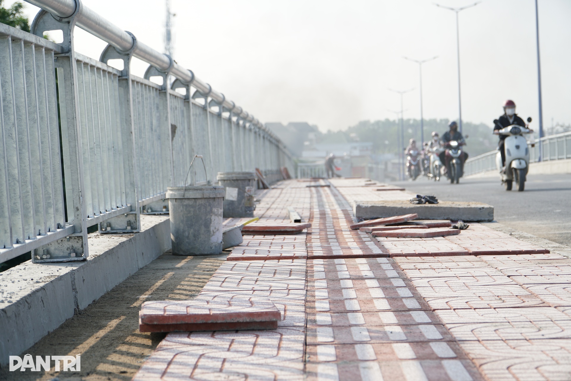 Thông xe một nhánh cầu Tăng Long ở TPHCM, người dân hy vọng hết cảnh kẹt xe - 10