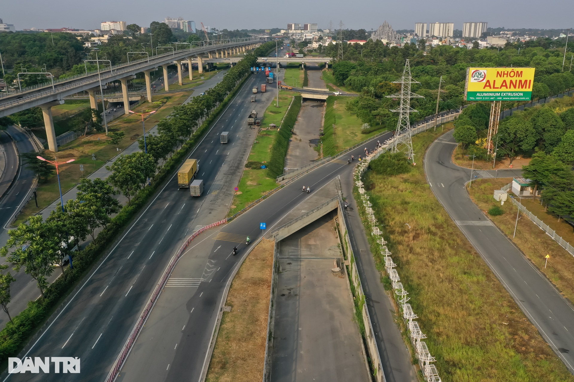 Đại lộ lớn bậc nhất TPHCM dang dở sau 15 năm triển khai mở rộng - 4 Đại lộ lớn bậc nhất TPHCM dang dở sau 15 năm triển khai mở rộng - 4
