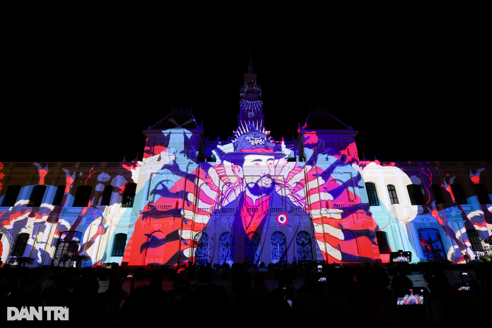 Tòa nhà UBND TPHCM lung linh trong đêm trình diễn 3D mapping quốc tế - 5 Tòa nhà UBND TPHCM lung linh trong đêm trình diễn 3D mapping quốc tế - 5