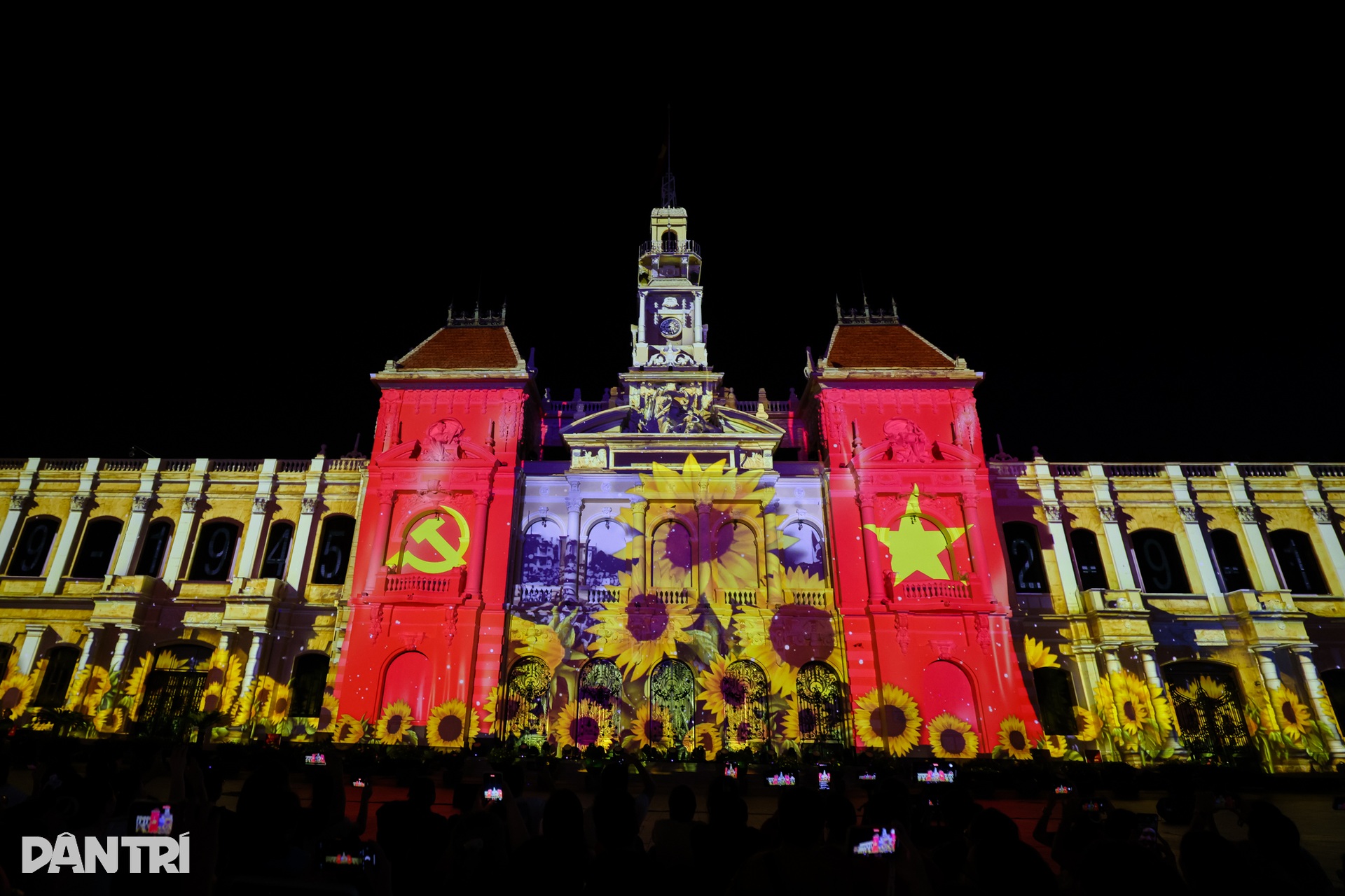 Tòa nhà UBND TPHCM lung linh trong đêm trình diễn 3D mapping quốc tế - 9 Tòa nhà UBND TPHCM lung linh trong đêm trình diễn 3D mapping quốc tế - 9