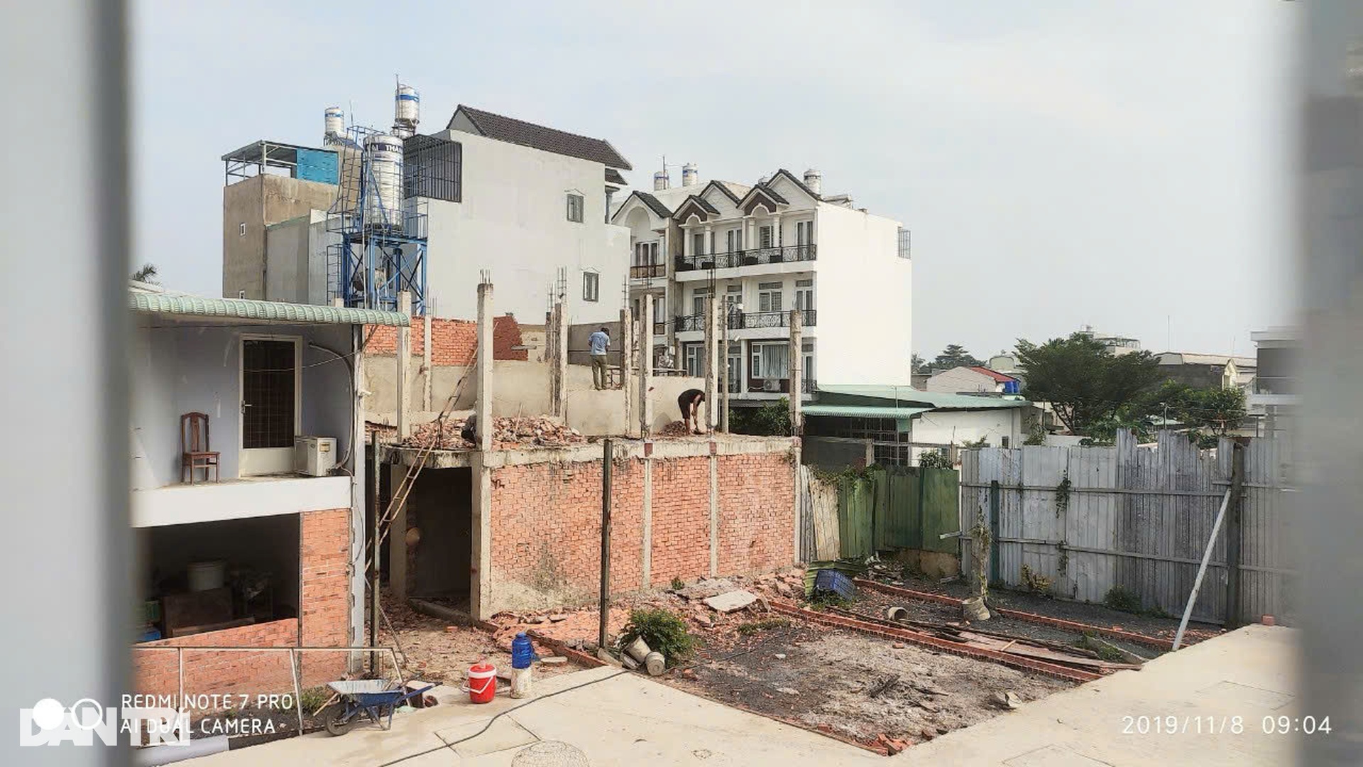 Hàng chục hộ dân ở TPHCM kêu cứu trước nguy cơ bị tháo dỡ nhà - 2 Hàng chục hộ dân ở TPHCM kêu cứu trước nguy cơ bị tháo dỡ nhà - 2