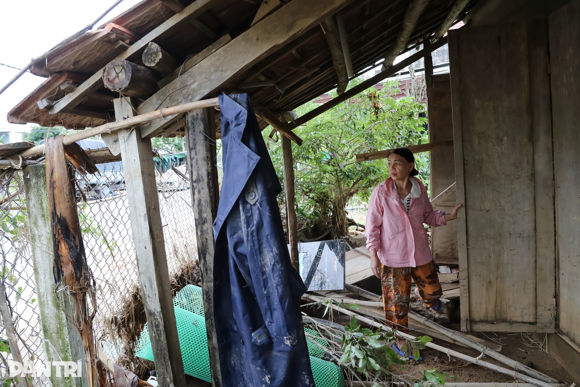Nhà mất, người trắng tay: Những phận đời bơ vơ sau lũ ở Hòa Thịnh - 7 Nhà mất, người trắng tay: Những phận đời bơ vơ sau lũ ở Hòa Thịnh - 7