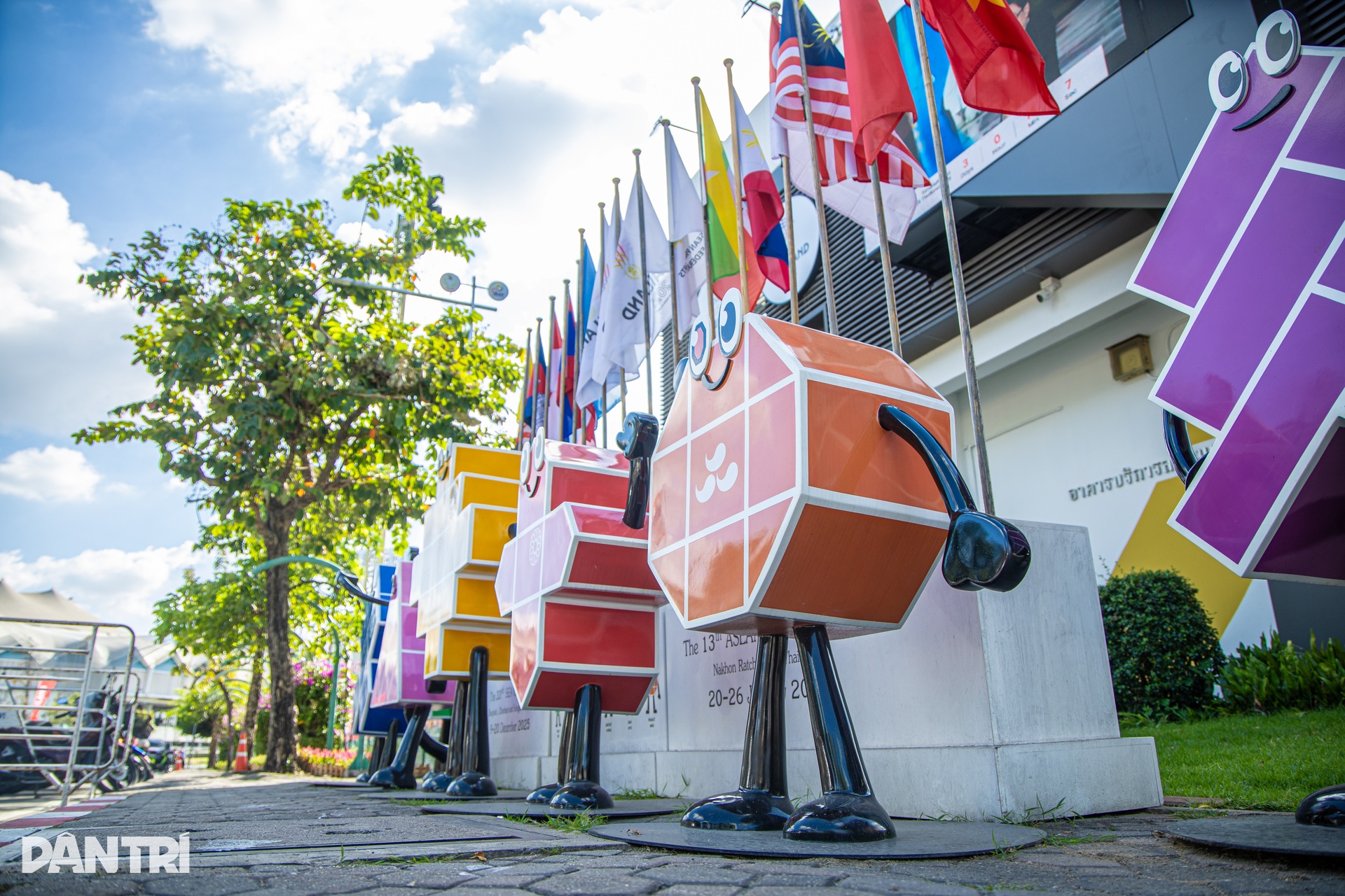 ກິລາຊີເກມ 33 ສະໜາມ ເຜີຍຄວາມງາມກ່ອນພິທີເປີດ - 5 Dàn nhà thi đấu SEA Games 33 hé lộ vẻ đẹp trước giờ khai mạc - 5