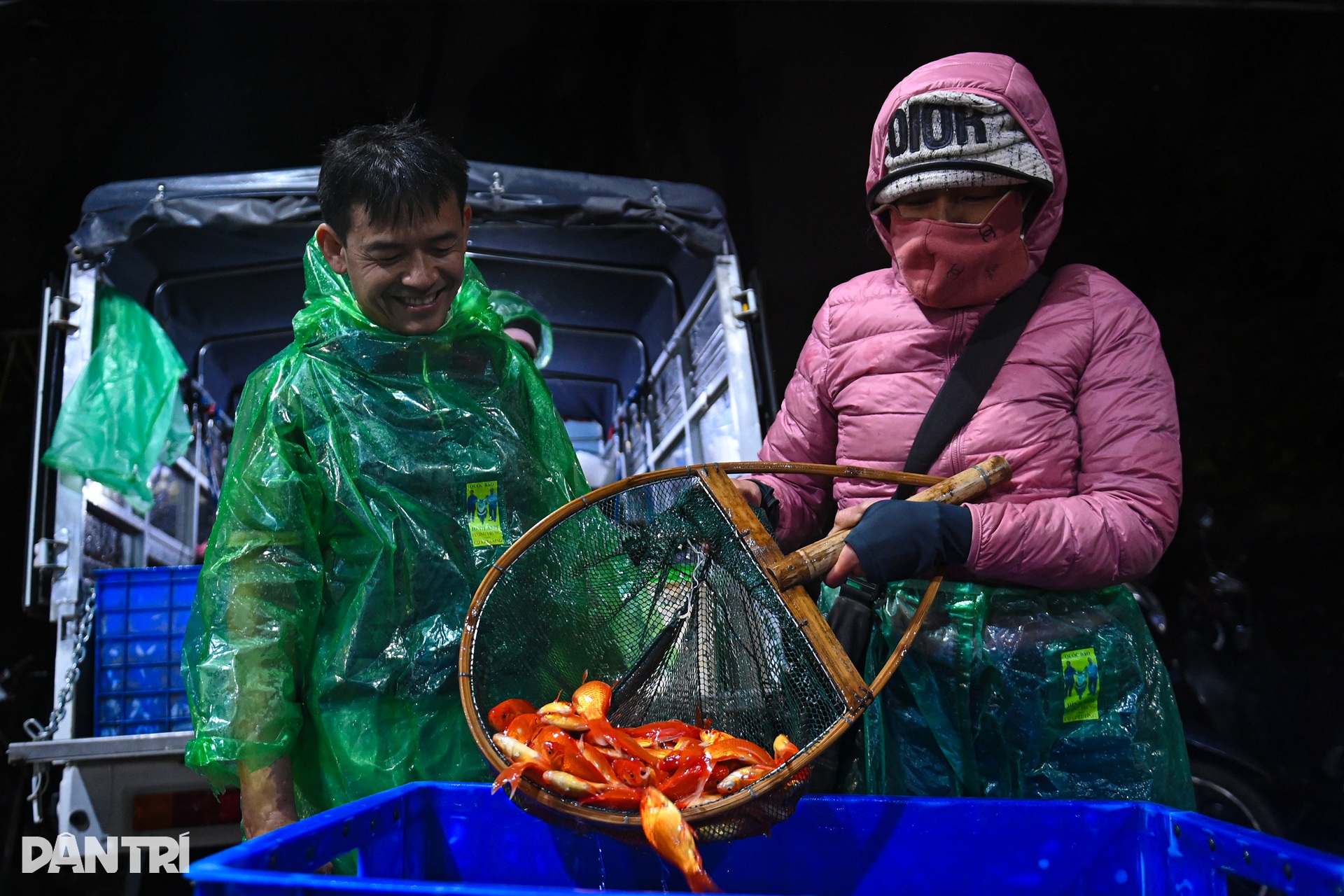Hanoi’s biggest fish market bustles ahead of Kitchen Gods’ Day - 10 Hanoi’s biggest fish market bustles ahead of Kitchen Gods’ Day - 10