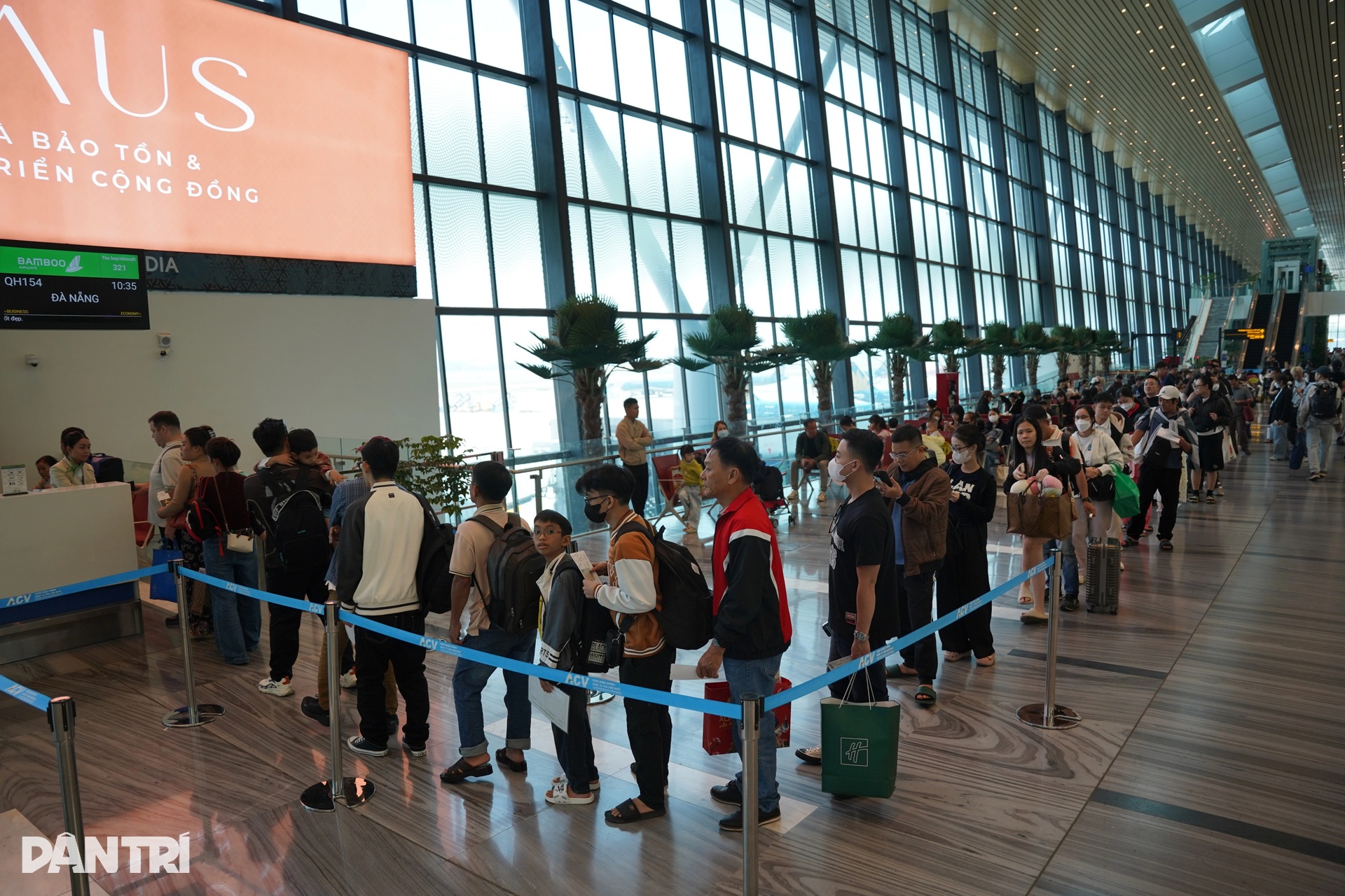 HCM City Airport overwhelmed before Tet - 4 HCM City Airport overwhelmed before Tet - 4