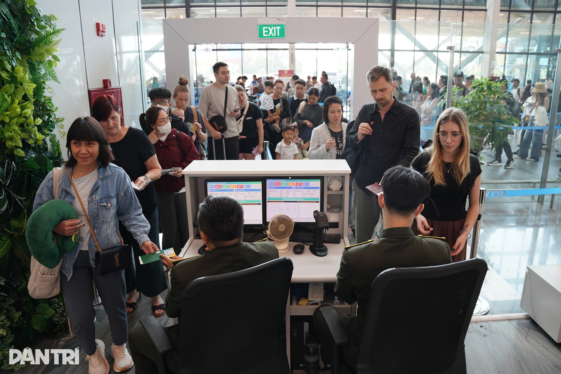 HCM City Airport overwhelmed before Tet - 7 HCM City Airport overwhelmed before Tet - 7
