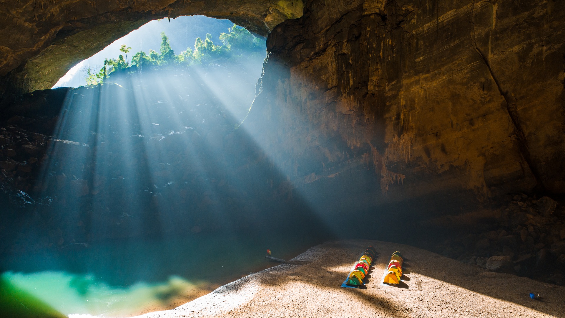 Explore one of the world’s largest caves in Quang Tri - 9