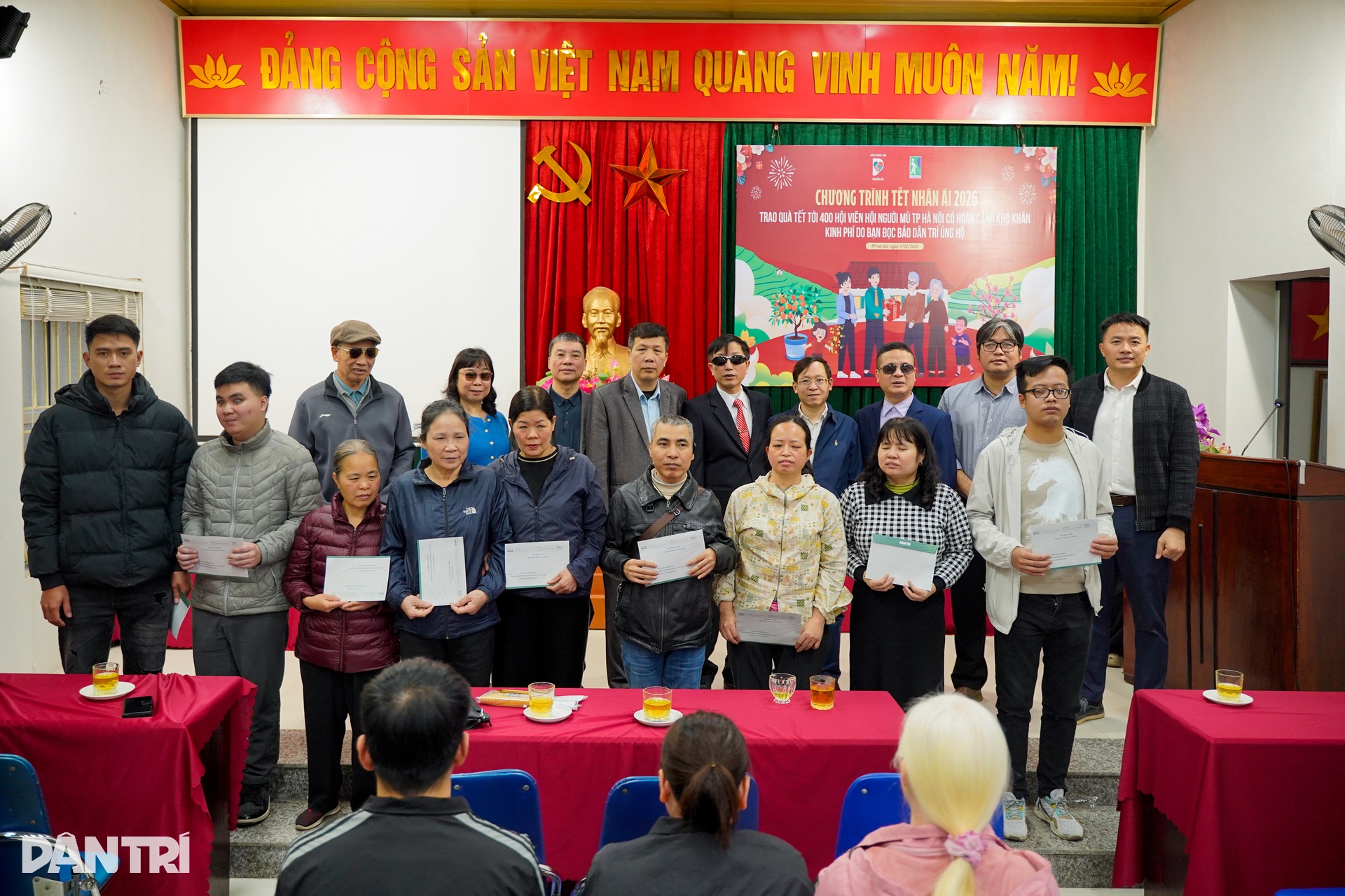 Dantri delivers Tet gifts to visually impaired people in Hanoi - 4 Dantri delivers Tet gifts to visually impaired people in Hanoi - 4