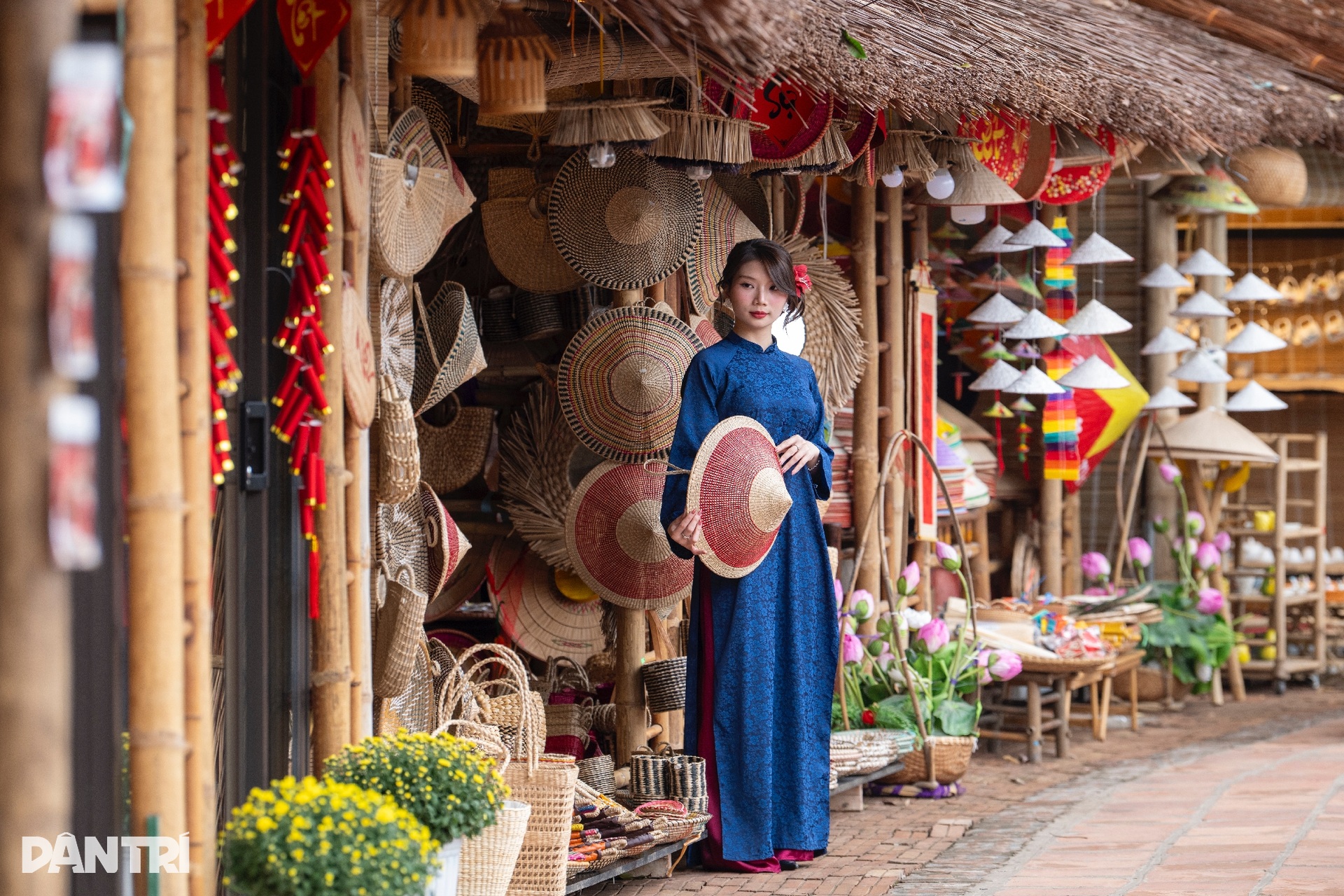 Temple of Literature draws crowds seeking Tet calligraphy - 8