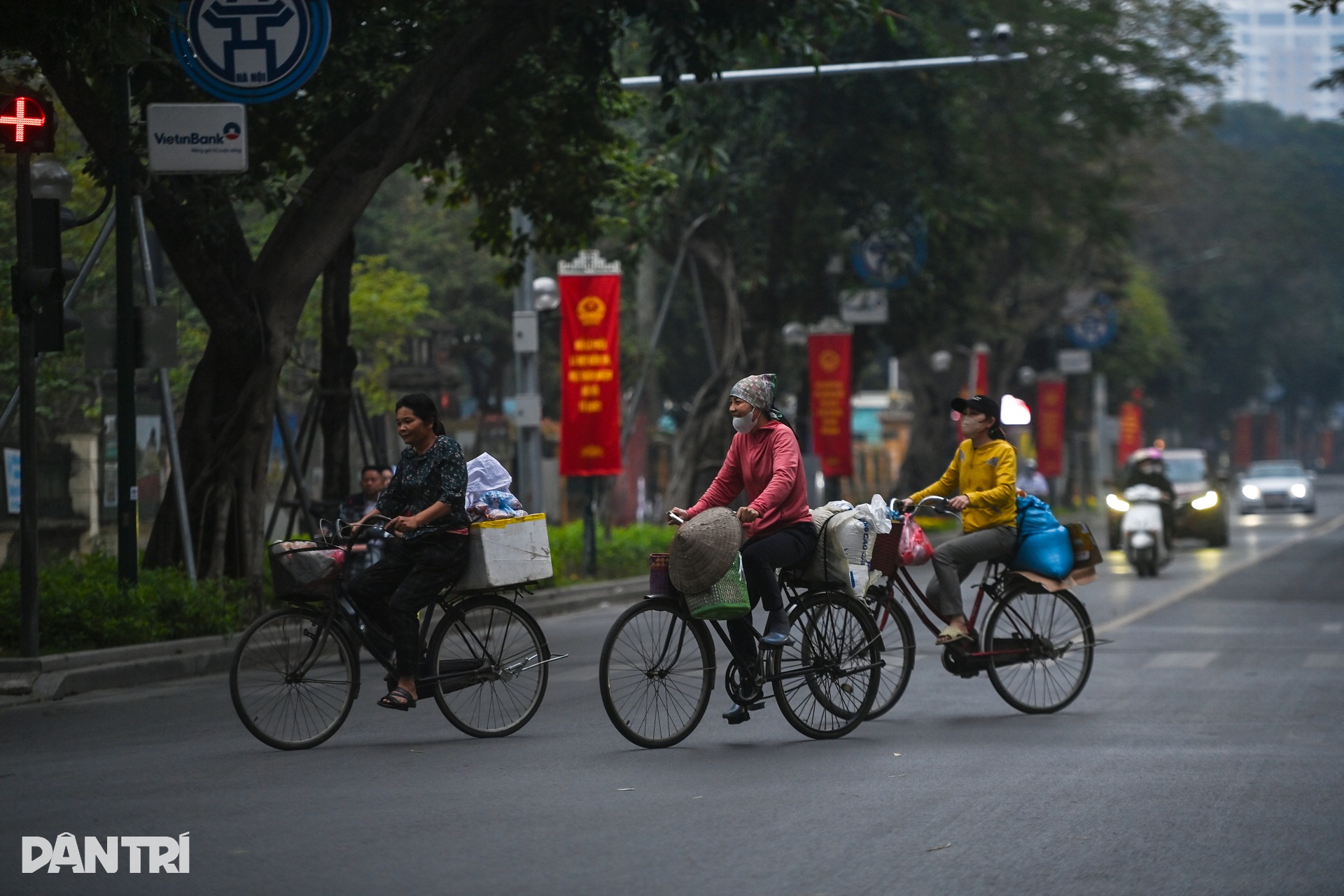 Calm settles over Hanoi on Tet morning - 3 Calm settles over Hanoi on Tet morning - 3