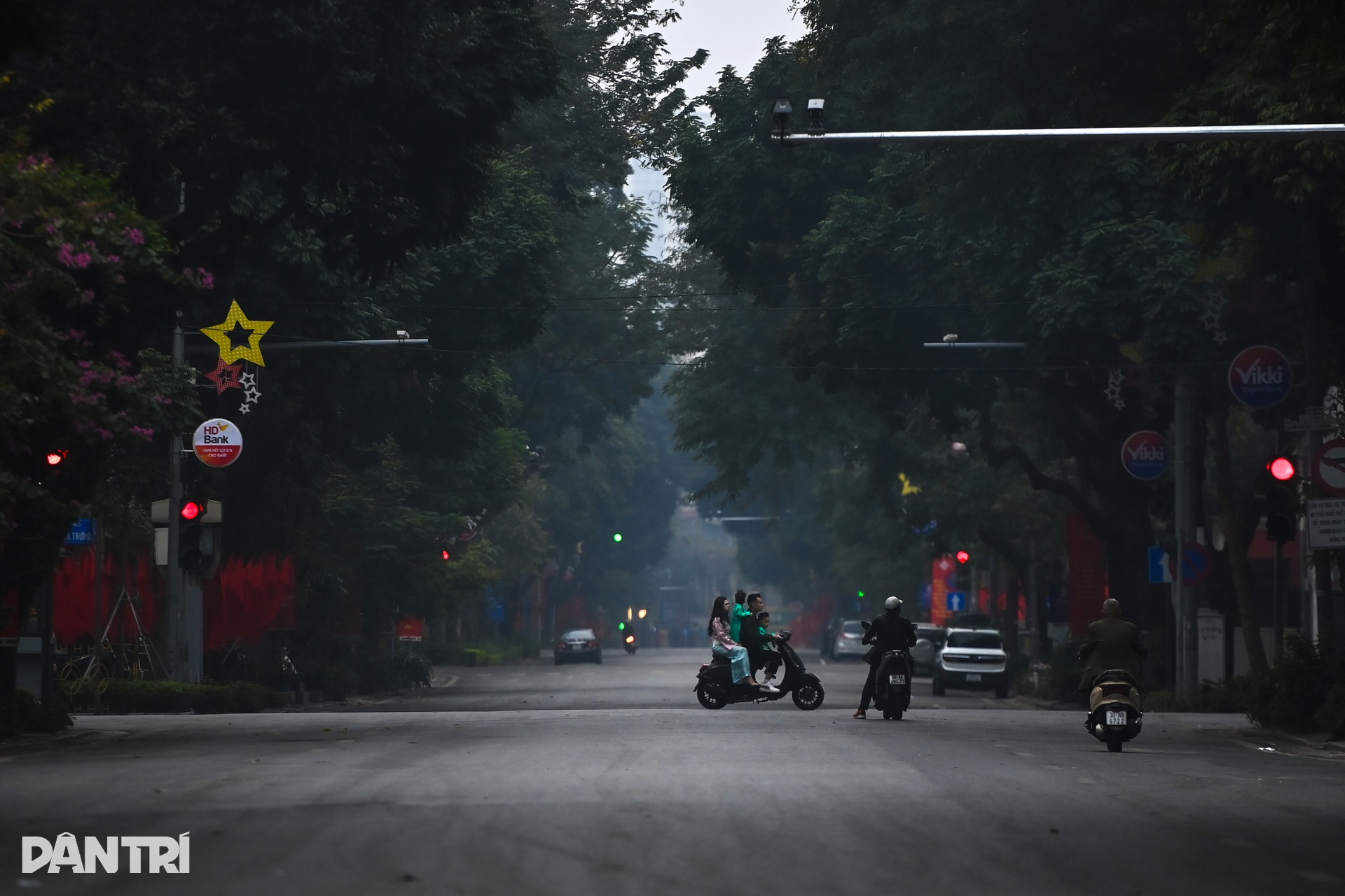 Calm settles over Hanoi on Tet morning - 2 Calm settles over Hanoi on Tet morning - 2