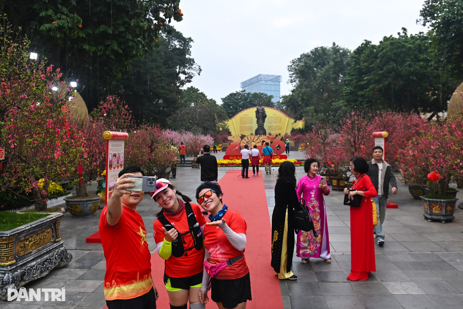 Calm settles over Hanoi on Tet morning - 14 Calm settles over Hanoi on Tet morning - 14