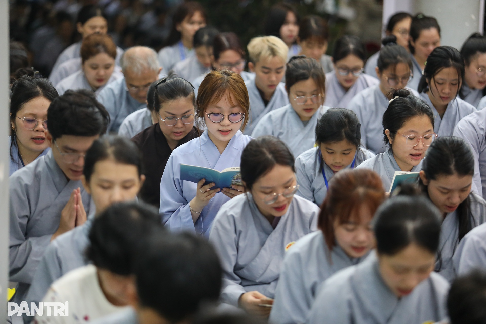 Ho Chi Minh City residents release lanterns for Lunar New Year peace - 2 Ho Chi Minh City residents release lanterns for Lunar New Year peace - 2