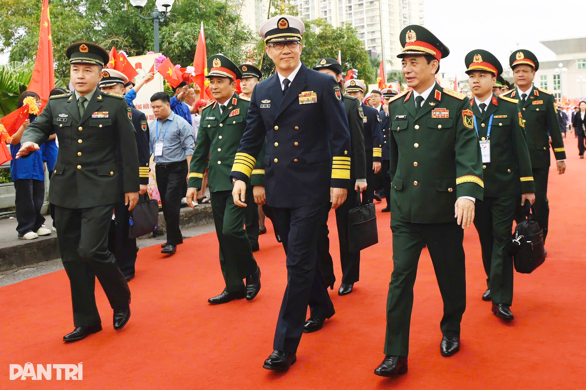 Vietnam, China launch 10th border defence friendship exchange - 2 Vietnam, China launch 10th border defence friendship exchange - 2