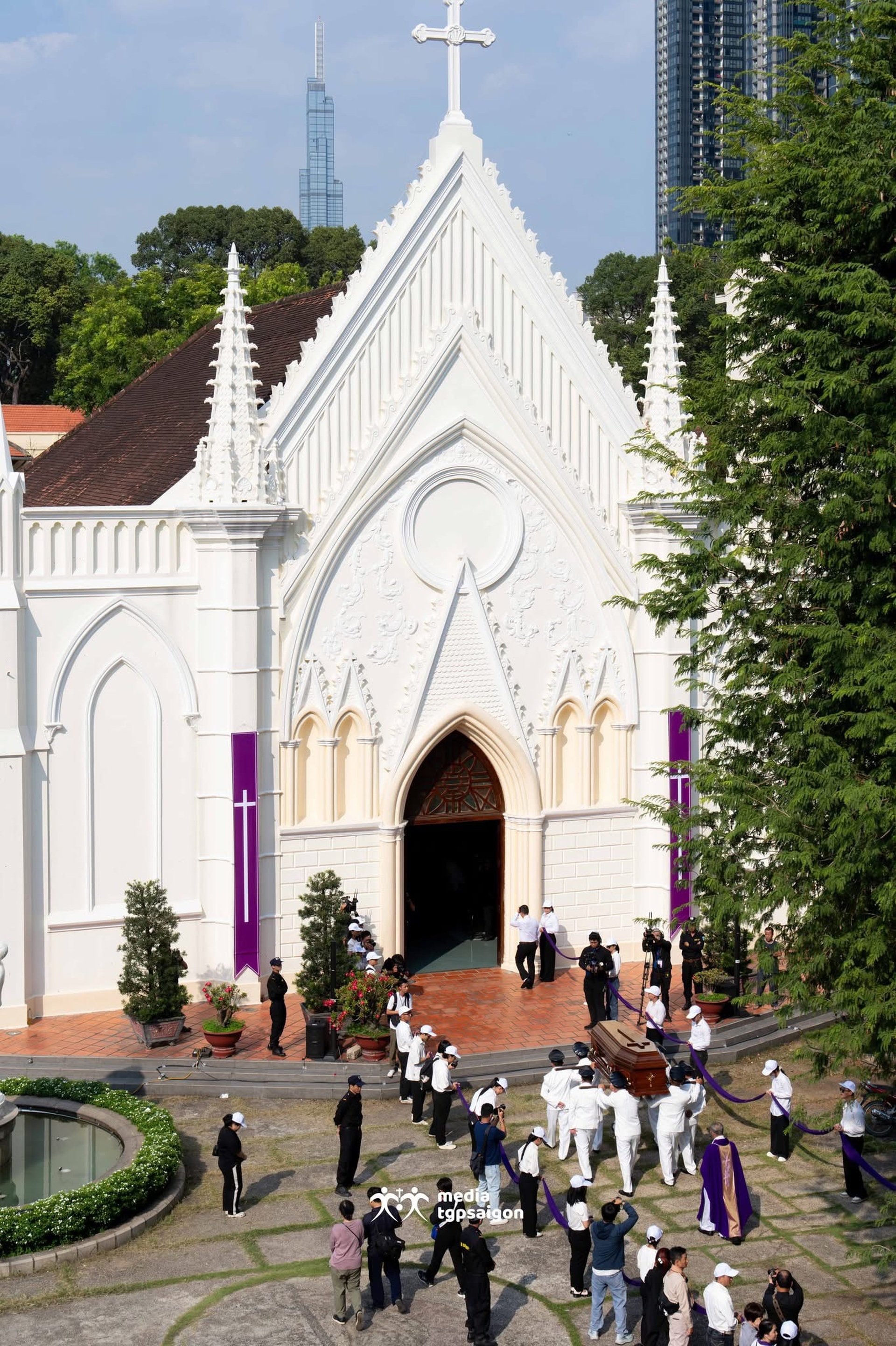 Trang nghiêm lễ tẩn liệm Đức Hồng y Phạm Minh Mẫn - 5