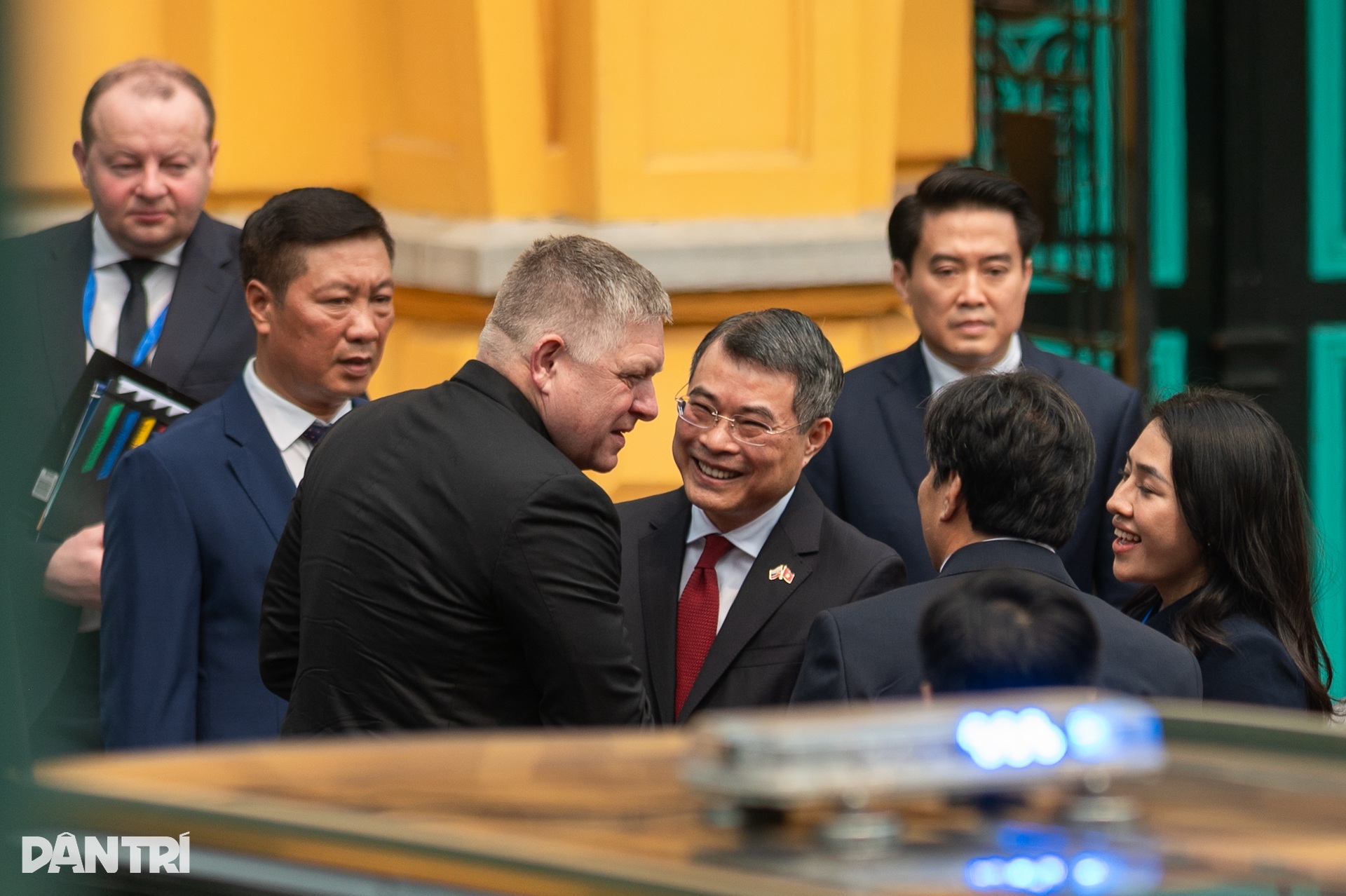 PM Le Minh Hung hosts Slovak counterpart on official Vietnam visit - 2