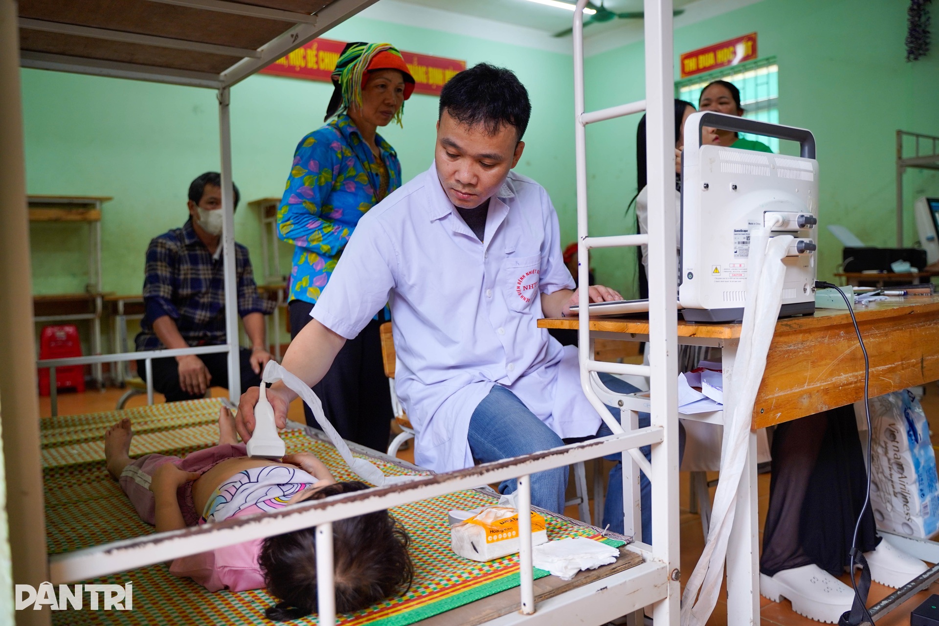 Dantri brings experts to Tuyen Quang for drowning prevention training - 8