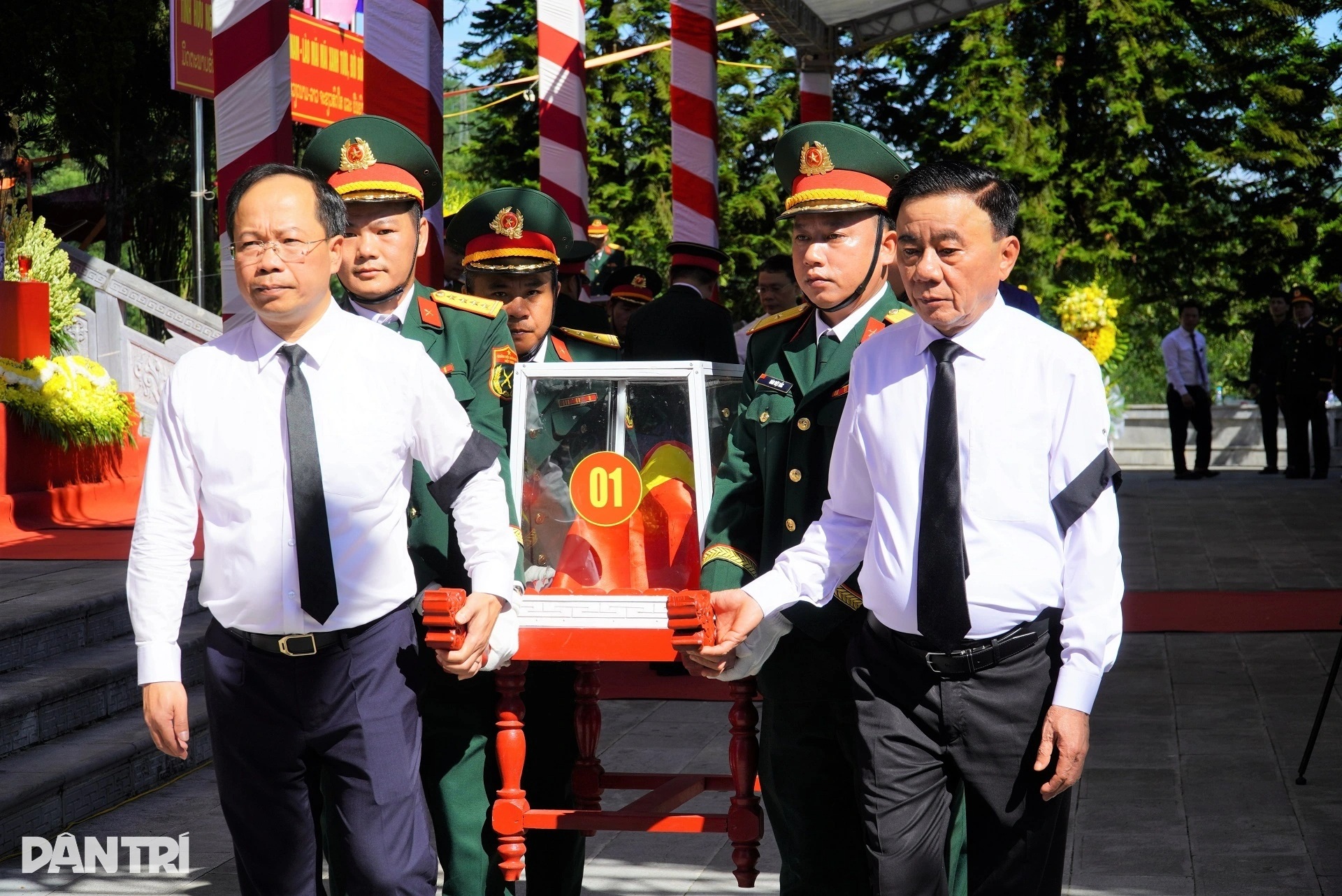 Ha Tinh buries Vietnamese soldiers found in Laos after 40 years - 8