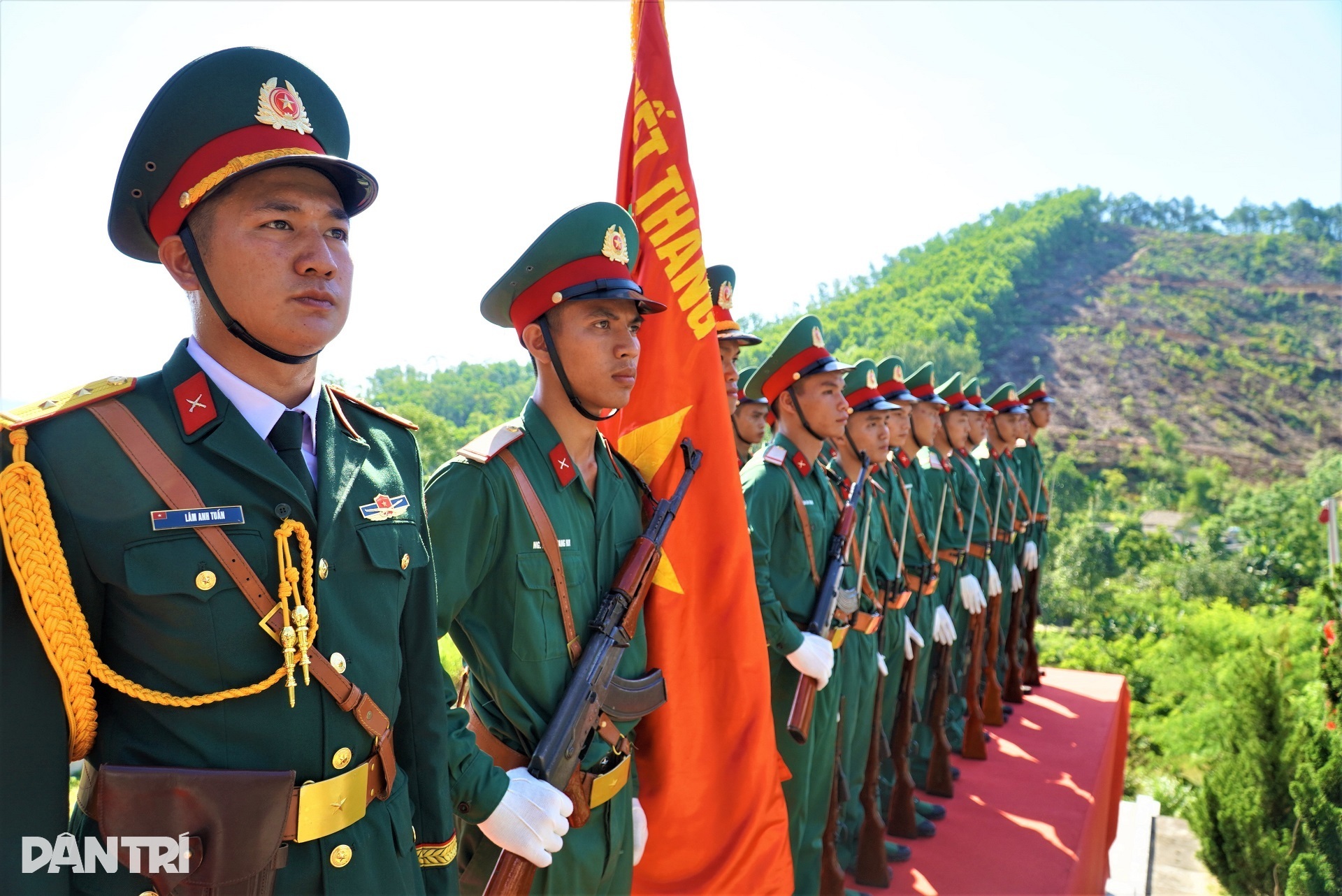 Ha Tinh buries Vietnamese soldiers found in Laos after 40 years - 4