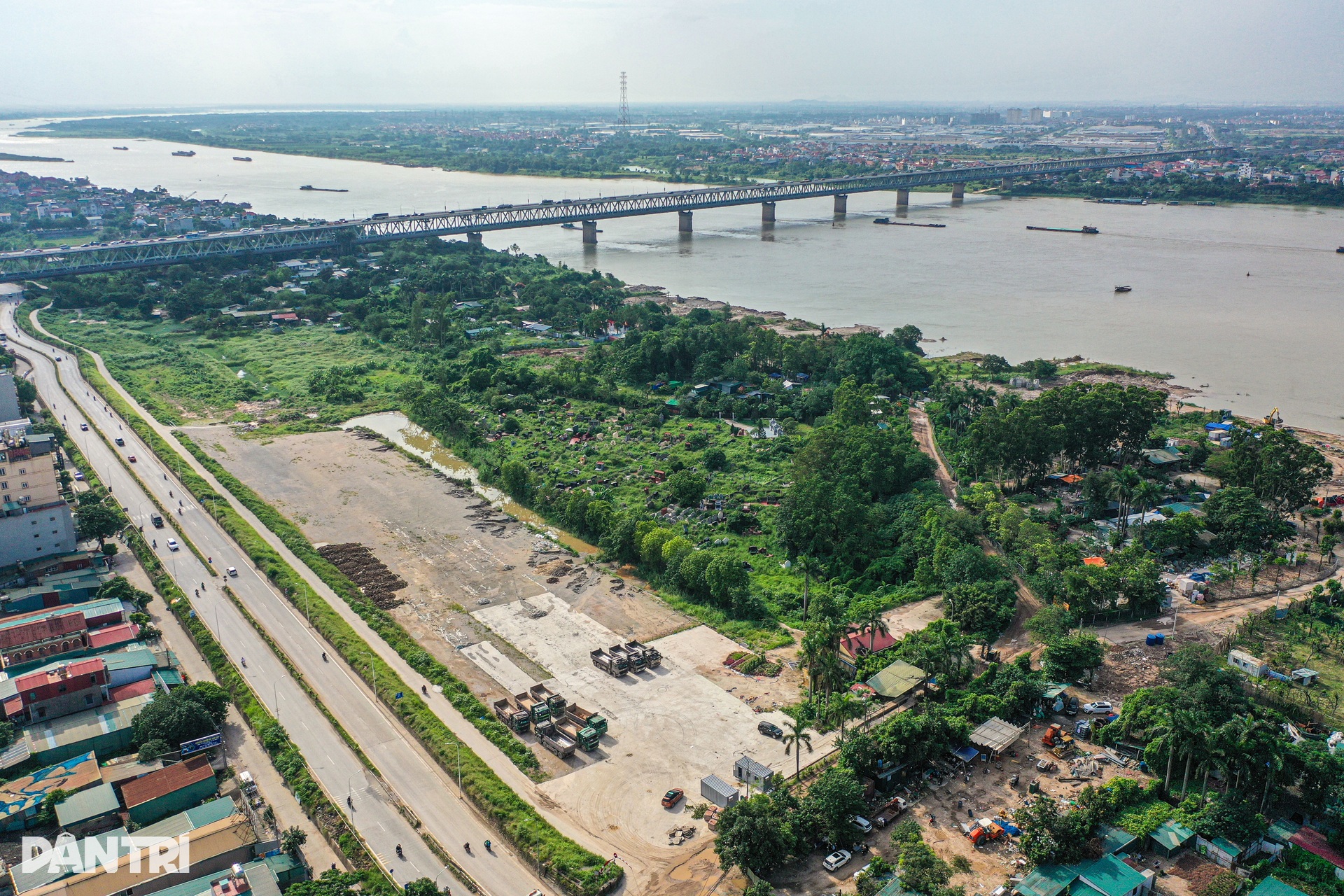 Work begins on first park in Hanoi’s Red River boulevard project - 4