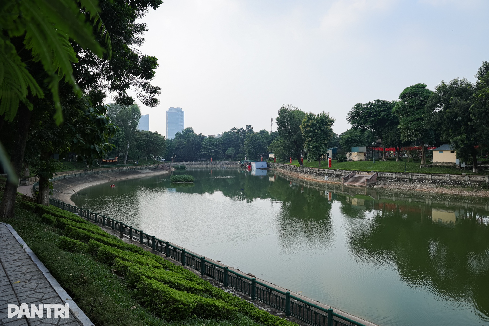 Hanoi’s Thu Le Park shows signs of age ahead of redevelopment - 2