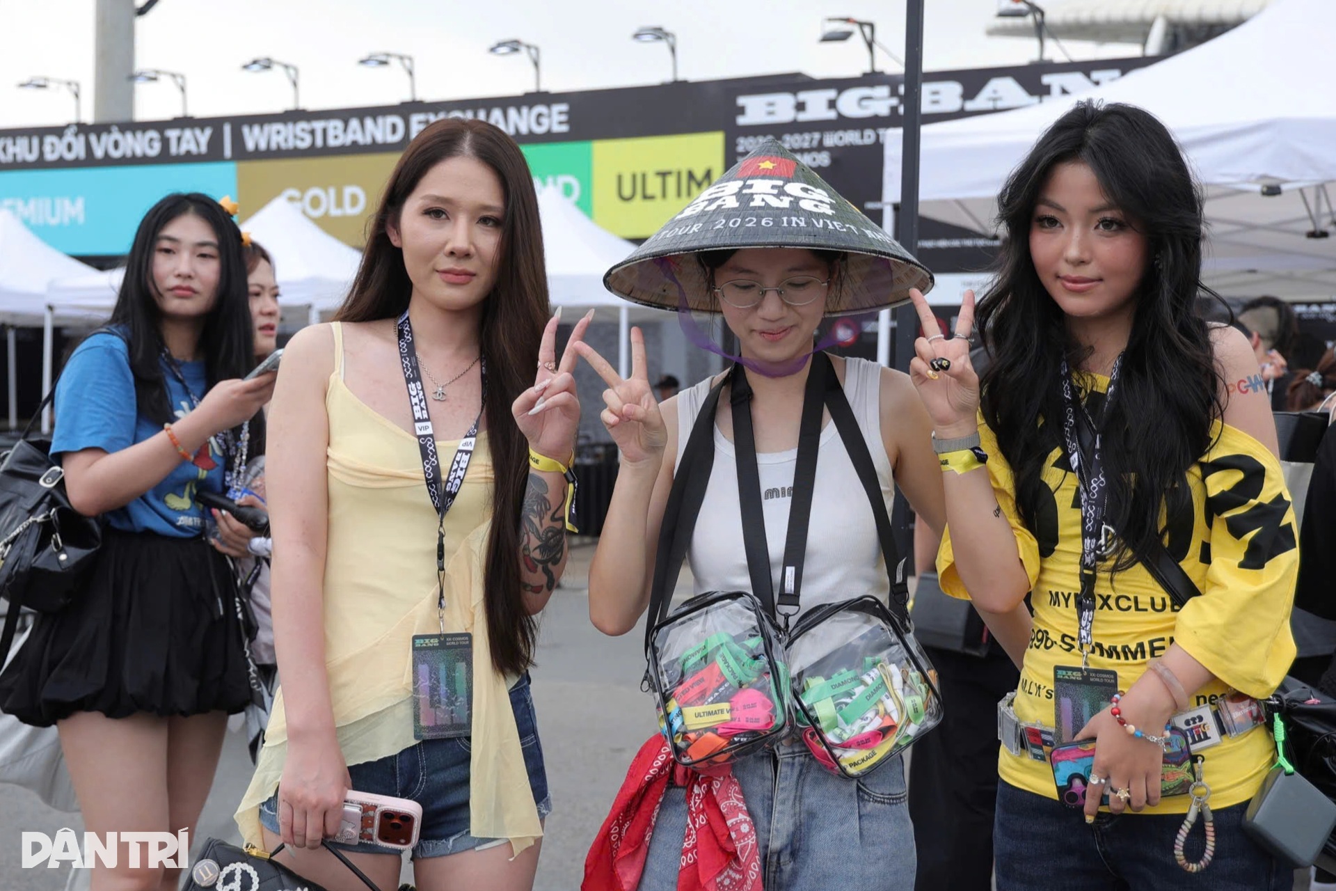 Chinese fans explore Vietnamese food while attending BIGBANG concert - 4