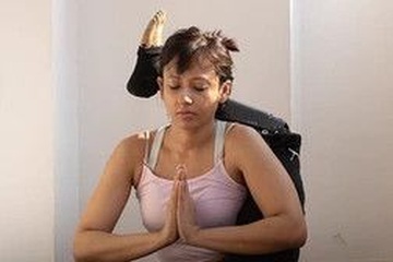 Nghị lực phi thường của nữ huấn luyện viên yoga không chân