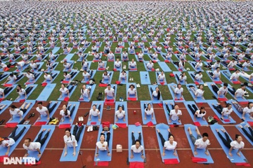 5.000 người đồng diễn yoga, xếp hình lá cờ Tổ quốc xác lập kỷ lục Việt Nam