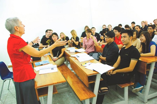 Liên thông nhận bằng Cử nhân Quản trị kinh doanh Quốc tế ngay tại HUTECH - 2 Giảng viên là các giáo sư trong lĩnh vực Quản trị kinh doanh của Hoa Kỳ