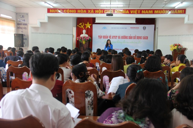 Trẻ tiểu học “háo hức” với phương pháp giảng dạy An toàn giao thông mới - 1 Các khóa tập huấn nội dung giáo dục ATGT cho cán bộ, giáo viên cốt cán tại các trường tiểu học được tổ chức nghiêm túc, bài bản.