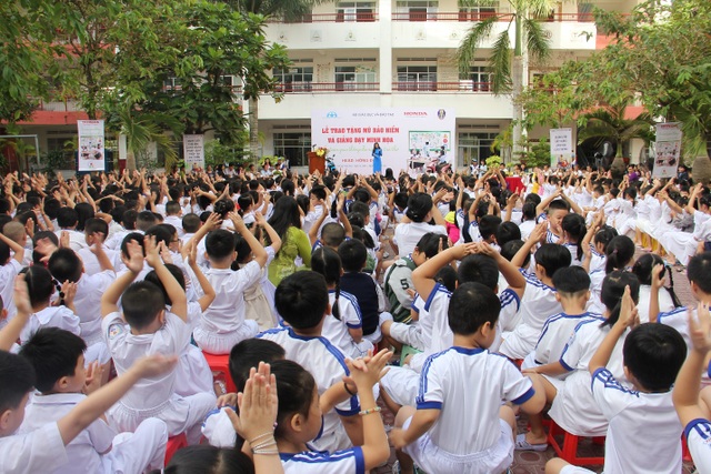 Trẻ tiểu học “háo hức” với phương pháp giảng dạy An toàn giao thông mới - 2 Đắk Lắk và Cần Thơ đã chính thức trở thành “ điểm đến” mới nhất của “An toàn giao thông cho nụ cười trẻ thơ”