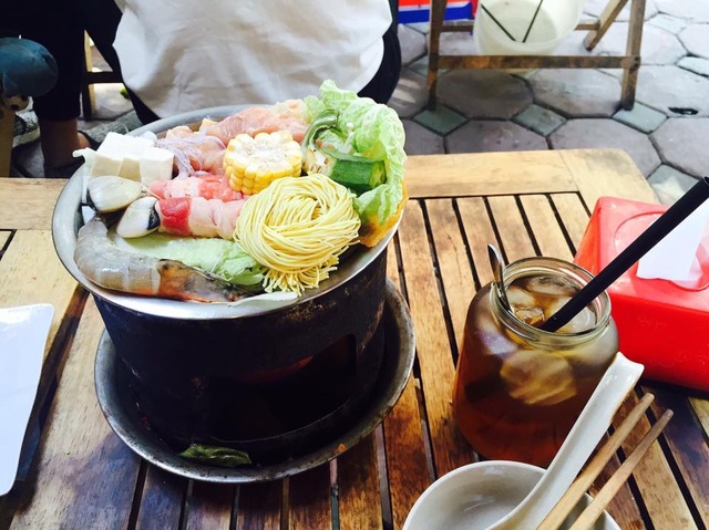 Lẩu dành cho dân FA: Món ngon đang chinh phục giới trẻ Hà Nội - 2 Dù chỉ dành cho 1 người, lẩu FA của SALUT deli & juice bar vẫn rất đầy đặn