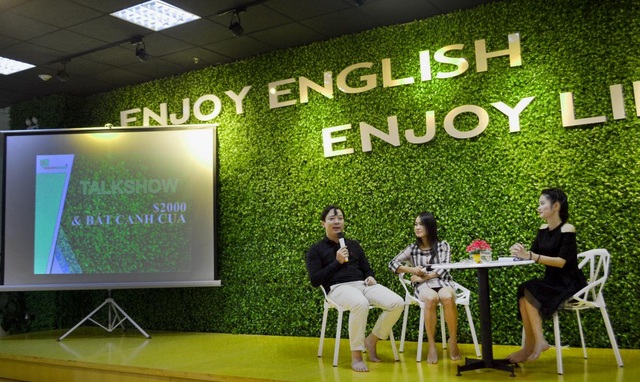Nói tiếng Anh như “người bản địa” với mô hình đa tương tác - 2 Nghe và nói trực tiếp tại các Talkshow sẽ khiến học viên có tư duy và phản xạ tiếng Anh tốt hơn