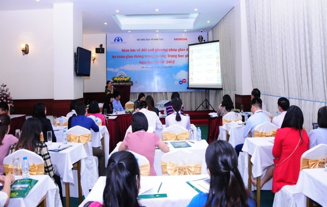 Giáo dục an toàn giao thông cho học sinh cấp 3 là vô cùng thiết thực và hữu ích - 4 Giao lưu phương pháp giảng dạy ATGT giành cho 30 giáo viên xuất sắc nhất