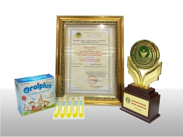 TPBVSK Oralplus Gold - Sản phẩm uy tín, chất lượng, an toàn vì sức khỏe người tiêu dùng 2017 - 1 Oralplus Gold vinh dự đạt giải thưởng “Sản phẩm uy tín, chất lượng, an toàn vì sức khỏe người tiêu dùng” năm 2017