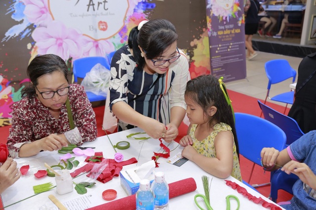 Tưng bừng hoạt náo mừng 1/6 tại Lotte Mart - 3 Các lớp nghệ thuật hè flowers art dành cho thiếu nhi và các bậc phụ huynh