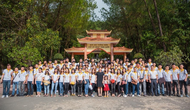Jasa - thương hiệu uy tín tư vấn du học Nhật Bản tại Nghệ An - 2
Đoàn học sinh Du học Jasa hành hương về Ngã ba Đồng Lộc nhân ngày thương sinh liệt sỹ 27/7 vào tháng 7/2017
