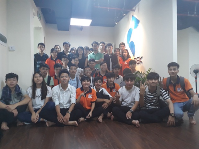 Sinh viên T3H trong một buổi đến thăm quan doanh nghiệp Sotatek.