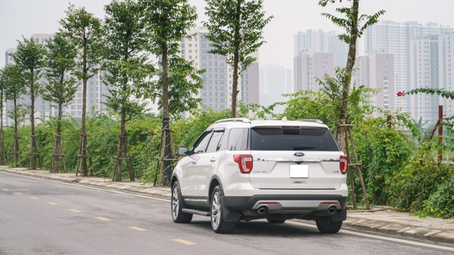 Ford Explorer Limited 2017 - Ngập tràn công nghệ và tiện nghi - 2 Ford Explorer Limited 2017 - Ngập tràn công nghệ và tiện nghi - 2