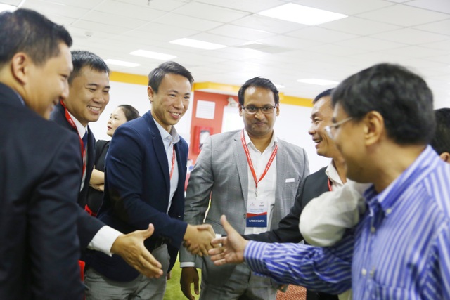 Học MBA quốc tế để nâng tầm quản trị, lãnh đạo - 3 Tham gia khóa học, học viên có cơ hội mở rộng mạng lưới hợp tác kinh doanh
