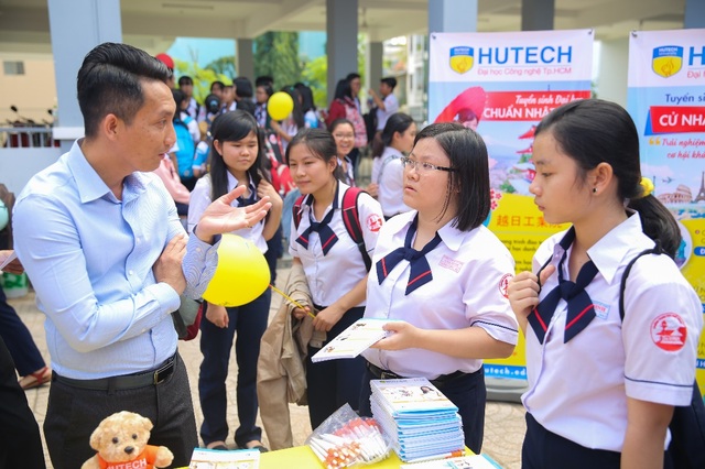 Đề án tuyển sinh Đại học chính quy năm 2018 dự kiến của HUTECH - 2 HUTECH nhận hồ sơ xét tuyển đối với các phương thức 2 và 3 dự kiến bắt đầu từ ngày 2/5/2018